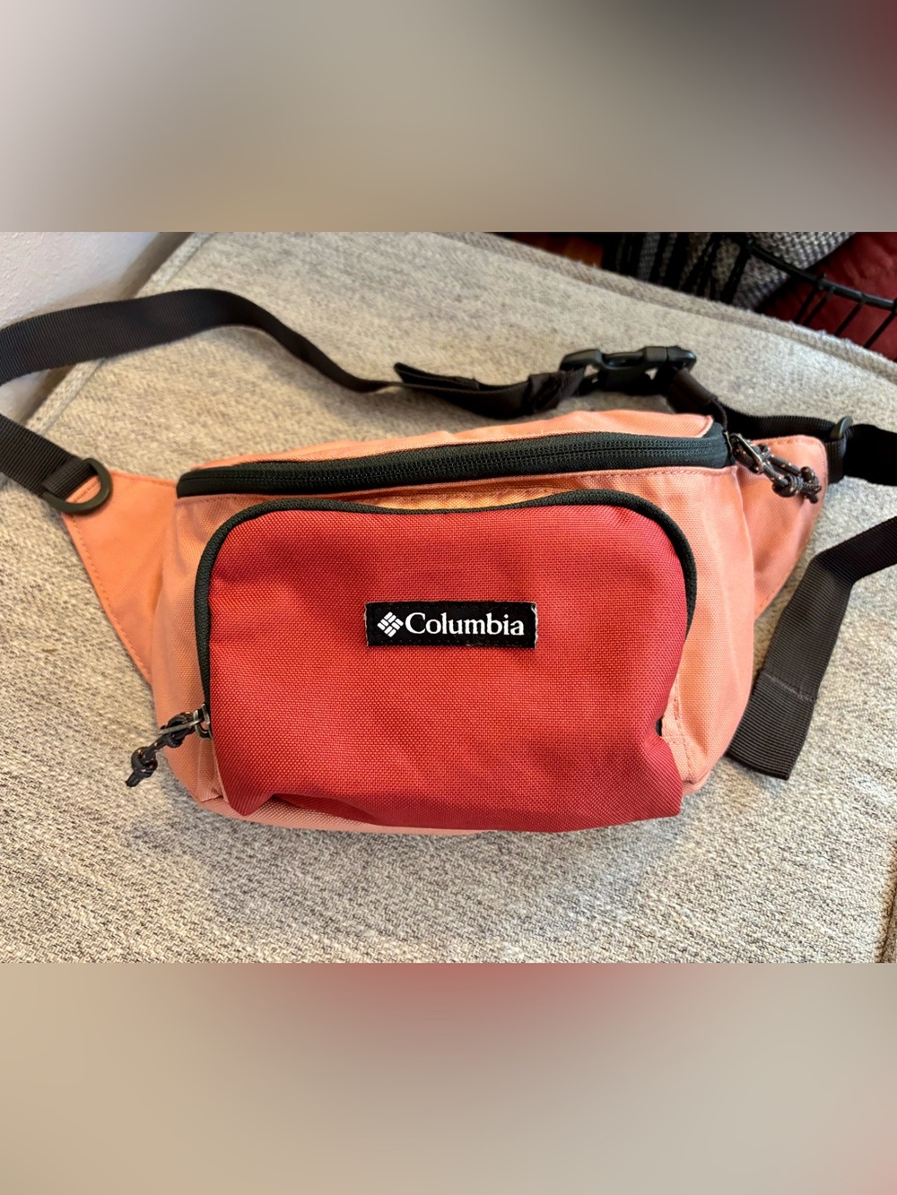Columbia Men’s Two-Tone Red and Peach Waist Pack New WithOUT Tags